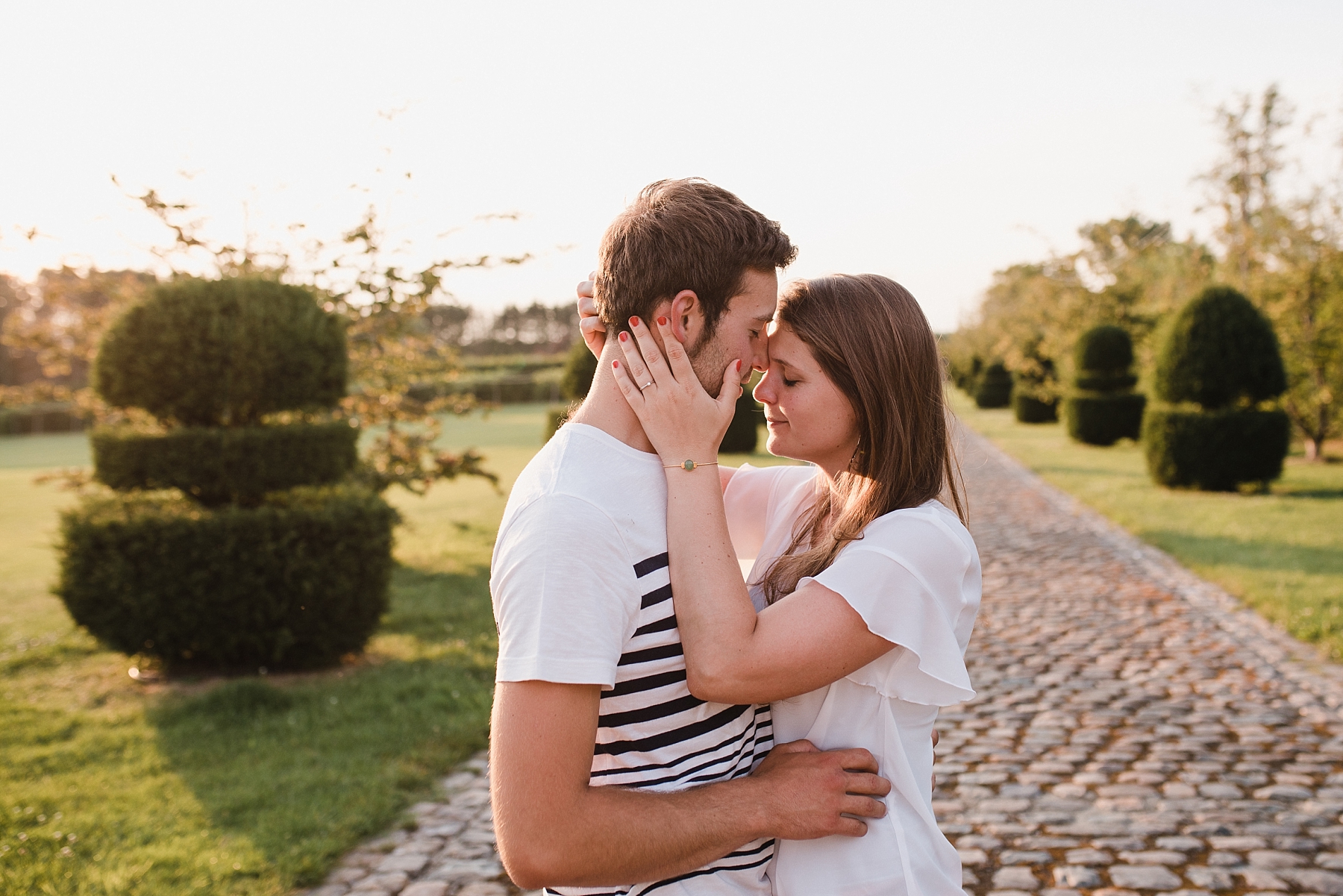 séance photo de couple dans la campagne